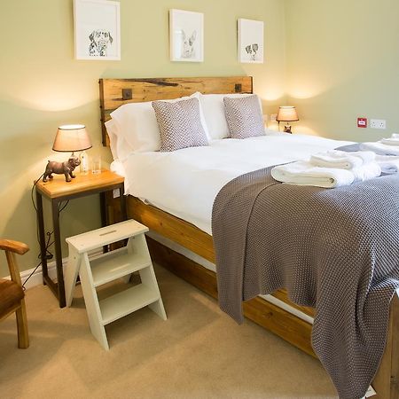 The Kings Arms Hotel Fernhurst Esterno foto