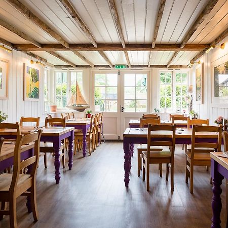 The Kings Arms Hotel Fernhurst Esterno foto
