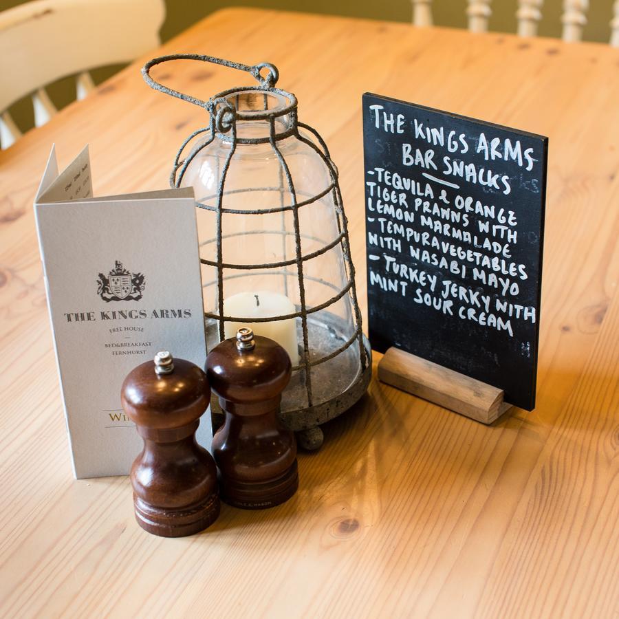 The Kings Arms Hotel Fernhurst Esterno foto
