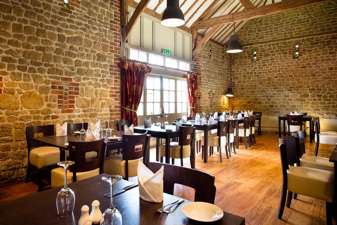 The Kings Arms Hotel Fernhurst Esterno foto