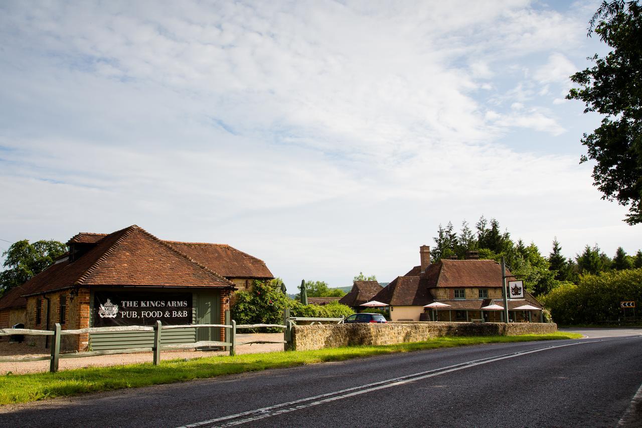 The Kings Arms Hotel Fernhurst Esterno foto